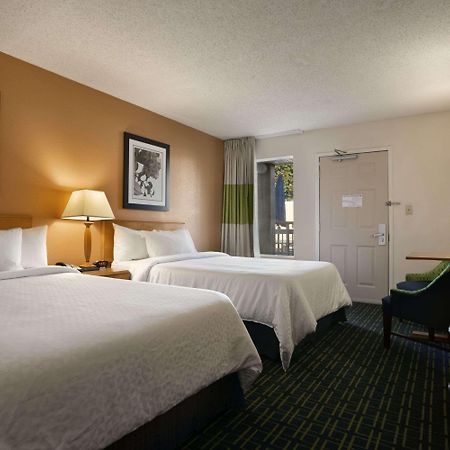 Days Inn By Wyndham Chattanooga/Hamilton Place Экстерьер фото