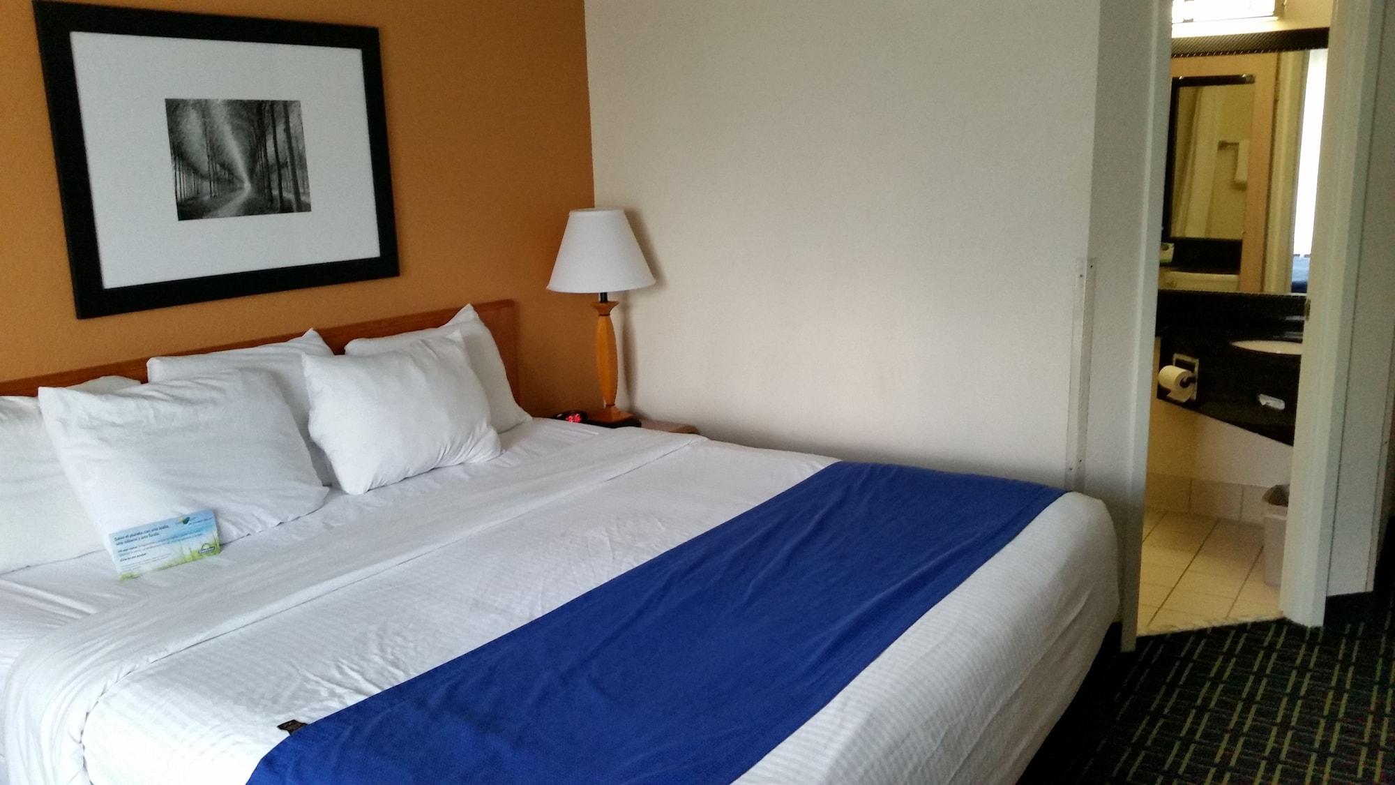 Days Inn By Wyndham Chattanooga/Hamilton Place Экстерьер фото