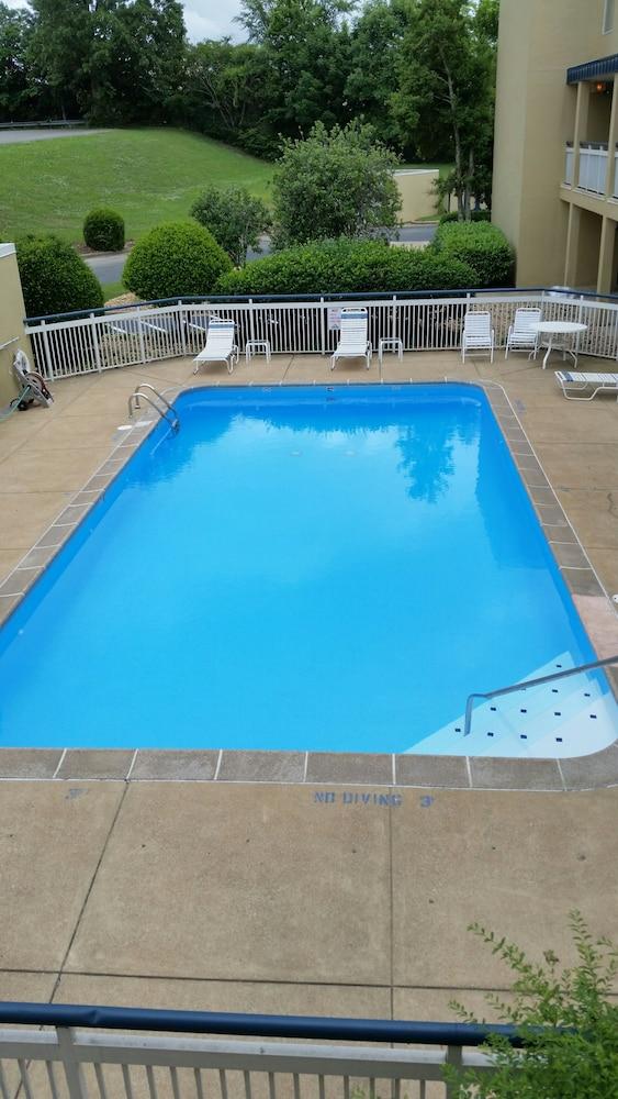 Days Inn By Wyndham Chattanooga/Hamilton Place Экстерьер фото