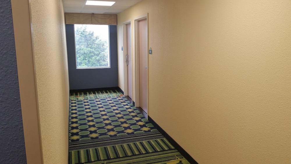 Days Inn By Wyndham Chattanooga/Hamilton Place Экстерьер фото