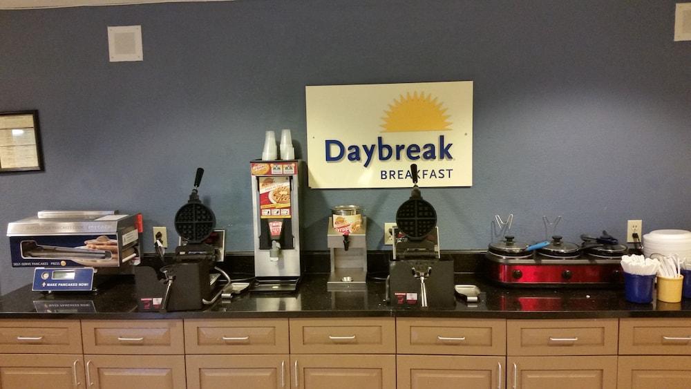 Days Inn By Wyndham Chattanooga/Hamilton Place Экстерьер фото