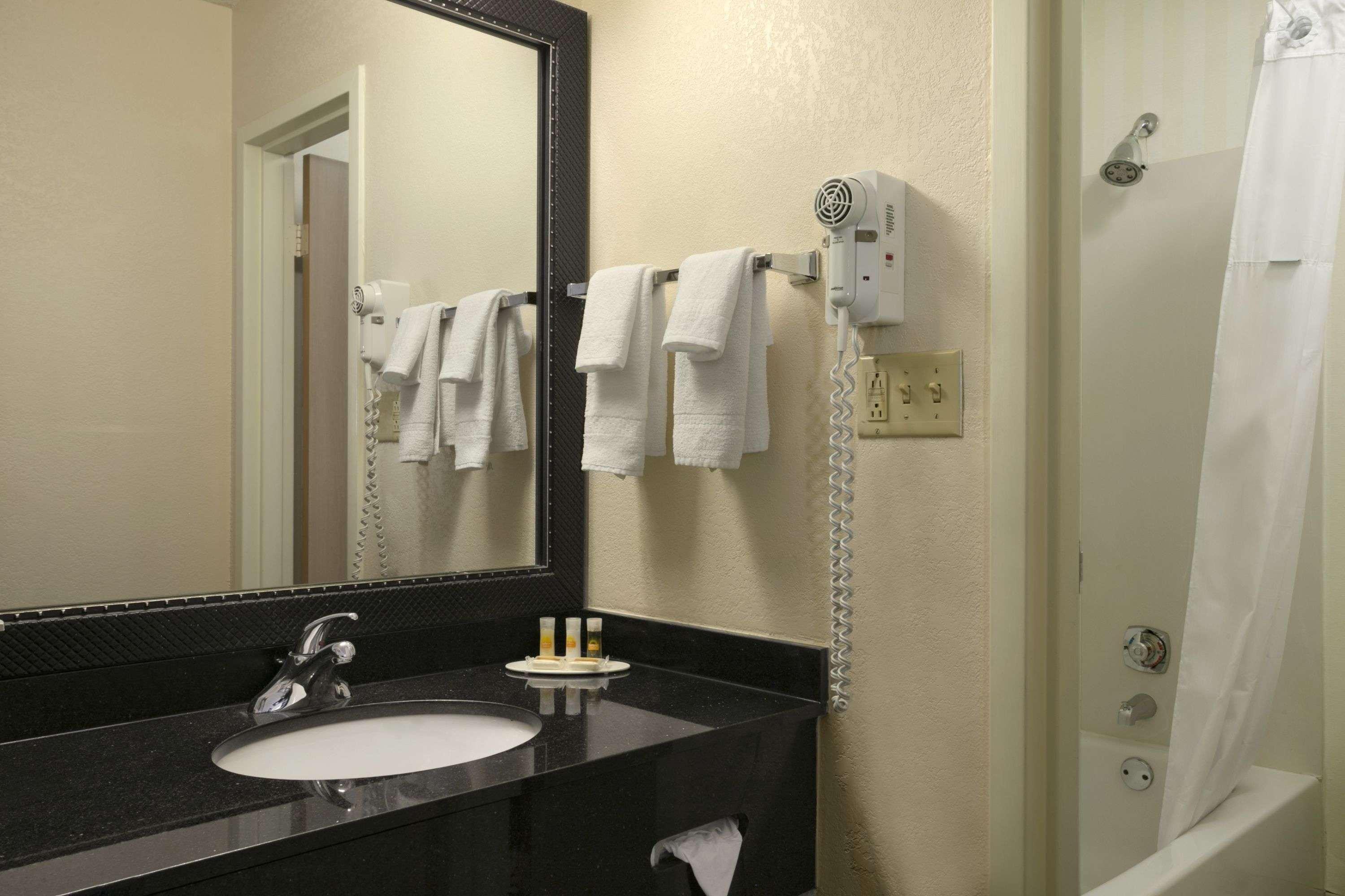 Days Inn By Wyndham Chattanooga/Hamilton Place Экстерьер фото