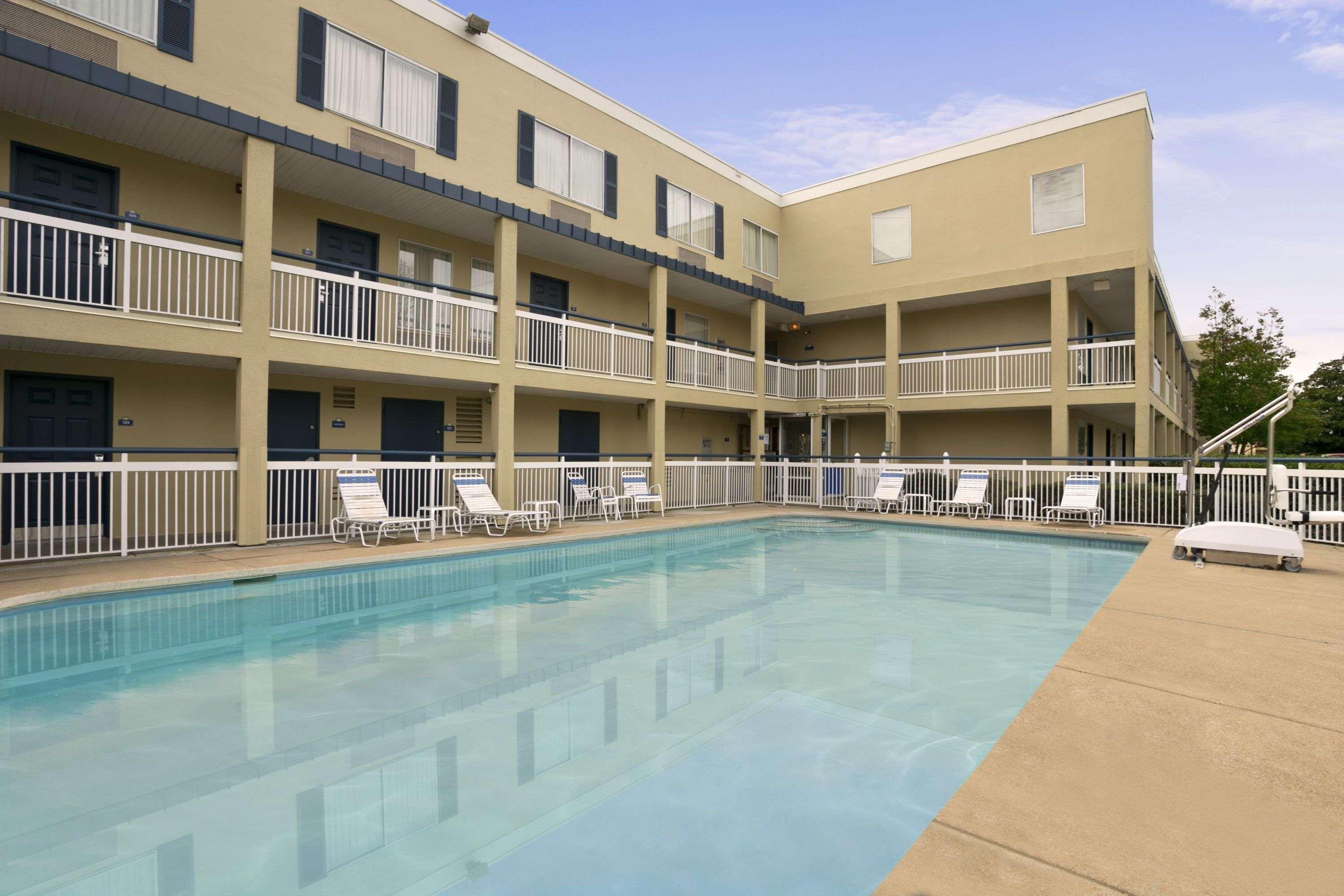 Days Inn By Wyndham Chattanooga/Hamilton Place Экстерьер фото