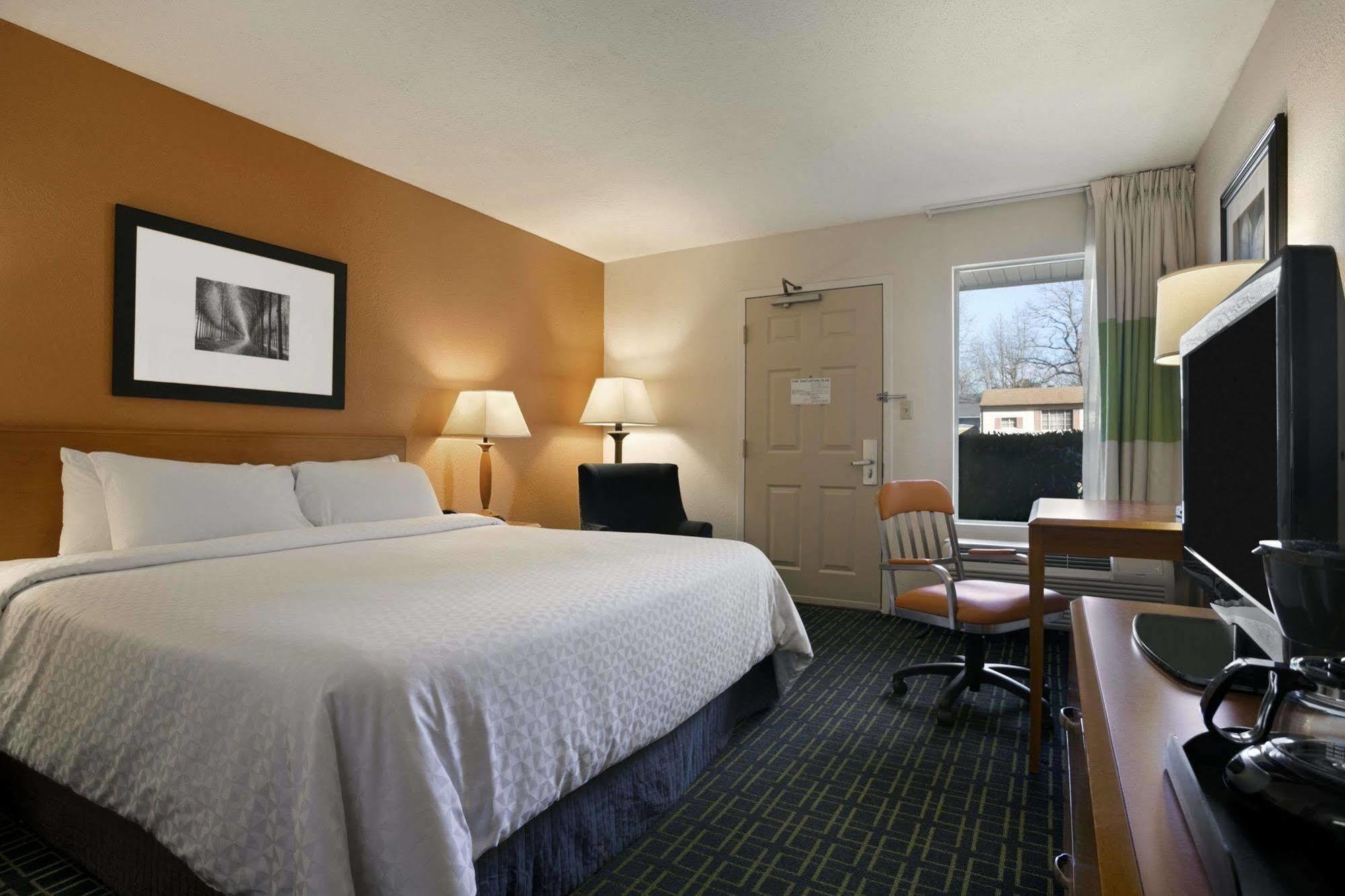 Days Inn By Wyndham Chattanooga/Hamilton Place Экстерьер фото